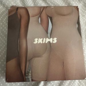 SKIMS Sculpting Bodysuit Mid Thigh with Open Gusset - Size L/XL